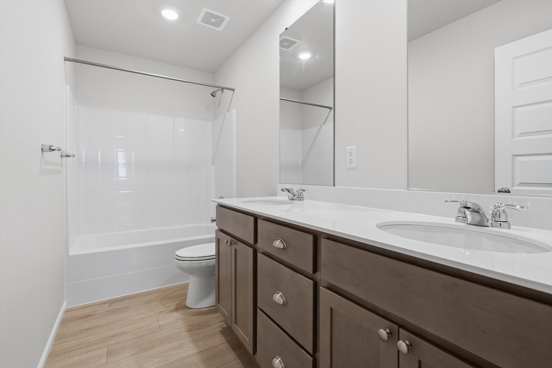Upstairs Full Bath